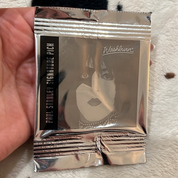 KISS SIGNED PAUL STANLEY guitar pick - Picture 3 of 3